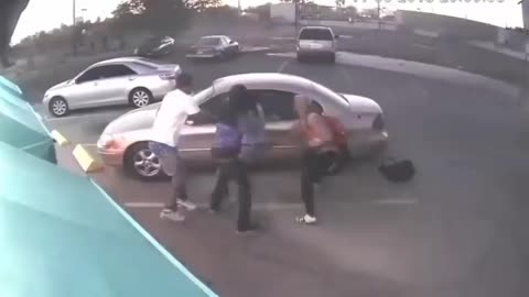 Gang Assaults Elderly Man and Steals His Car