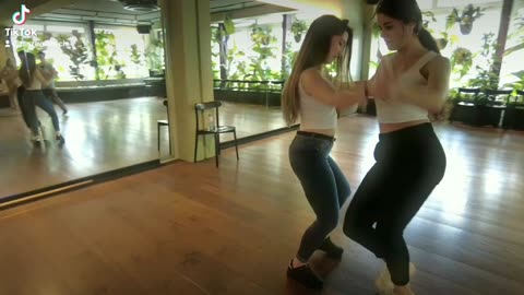 Epic Moves: Der Tanz, der das Internet erobert @jenny.espa mit @lu_luana_m