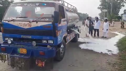 unhygienic Milk Truck in Gujranwala