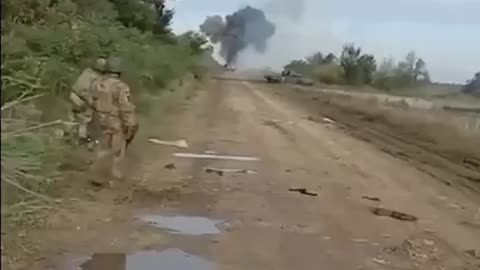 💥 Ukrainian Tank Engages Armored Enemy Vehicle | Real Combat Footage
