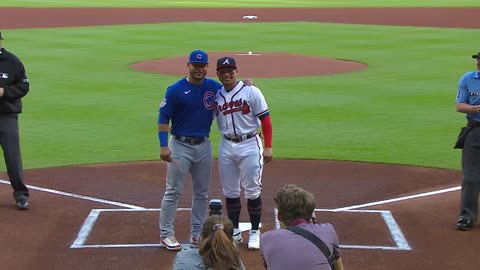 Wholesome baseball moment!! Brothers Willson and William Contreras exchange lineup cards!