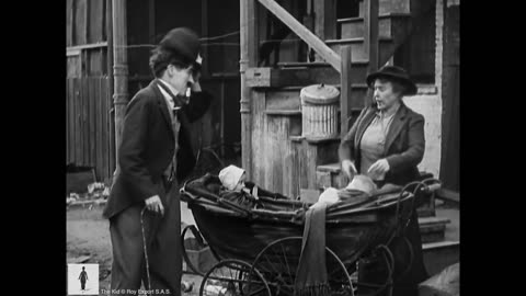 Charlie Chaplin finds a baby - The Kid (1921)