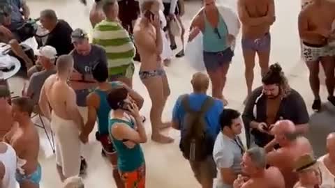 Active Shooter On Beach | Tourists Lockdown In Cancun