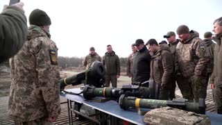 Zelenskiy meets Ukrainian troops in training
