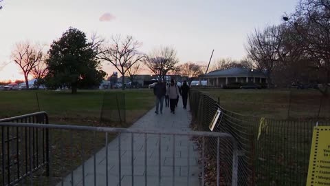 SIGN FROM GOD?🤔 WIND KNOCKS OVER NATIONAL CHRISTMAS TREE IN DC