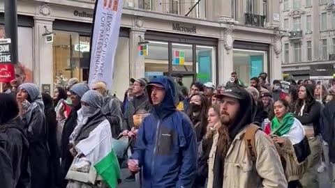 London now: “From the river to the sea” heard on Regent Street