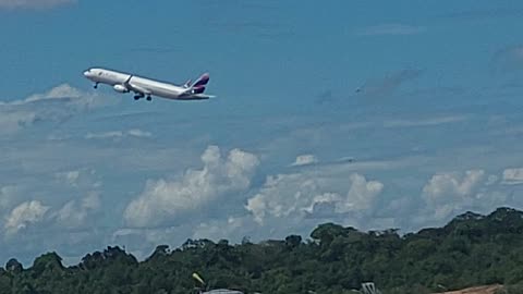 Airbus A321 PT-XPF decola de Manaus para Guarulhos