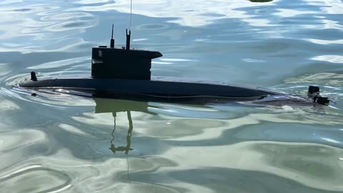 Walrus Submarine patrolling in the Colorado River - Radio Control