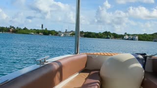 Boating to Isla Mujeres / beautiful water