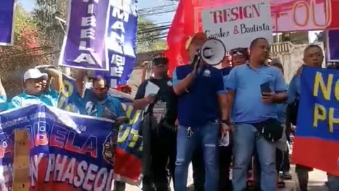 Transport groups protest against jeepney modernization