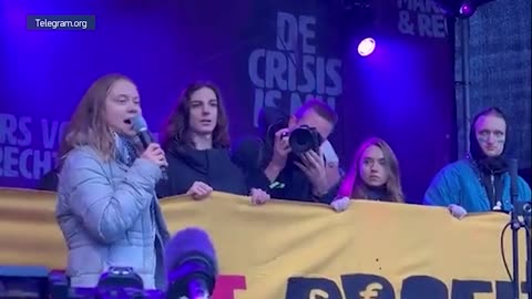 👊 Fight for the environment: Greta Thunberg competed for the microphone with a man