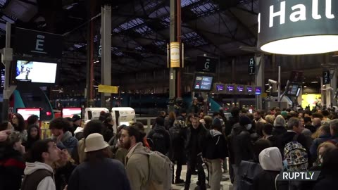 France: Students storm railway station in Paris during pension reform protest - 24.04.2023