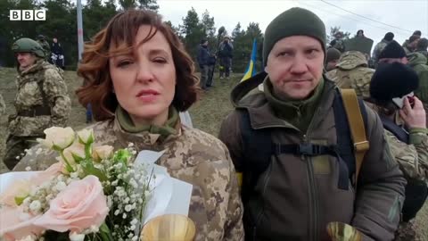 Military couple marry on Ukrainian front line amid war with Russia