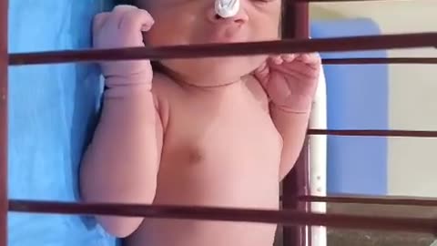 What_you_expect_when_your_new_Born_Baby_starts_Crawling(480p)