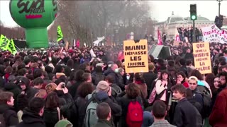 Over 2,000 gathered to protest French pension bill