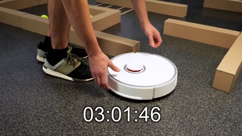 HAMSTER VS ROBOT Vacuum Cleaner in a Maze! Who is the BEST_