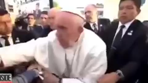 POPE FRANCIS BOWS AND KISSES THE HANDS OF ROTHSCHILD, ROCKEFELLER AND KISSINGER