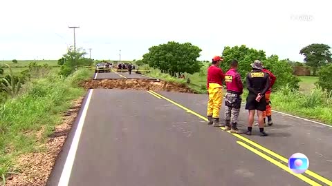 Dramatic rescues in Brazil amid flooding, landslides