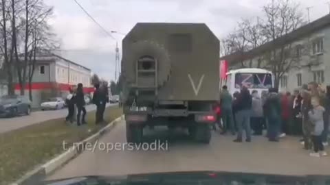Russian troops welcomed by locals! "" Z "" ""V ""