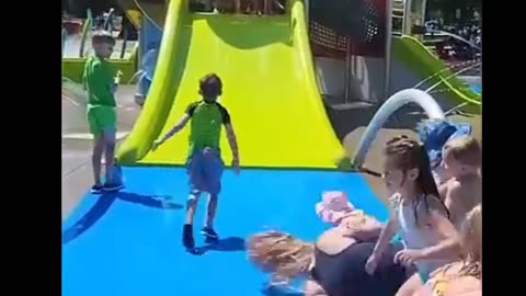 Slide Women Fall hahaha 🤣