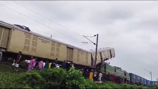 8 Muertos dejó choque de trenes en India
