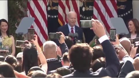 🚨 BIDEN: “Tên tôi là Joe Biden. Tôi làm việc cho Kamala Harris...