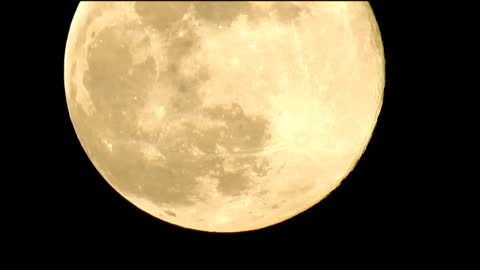 Super Zoom on The Super Moon