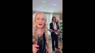 Cover song "Betty Davis Eyes" Kim Carnes, by Allison and Bernie