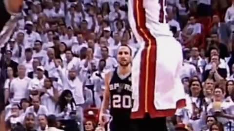 LeBron dapped him up for scoring with 1 Shoe on!😈