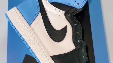 Jordan 1 Retro High UNC Toe