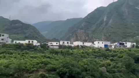 Beautiful scenery, towering houses