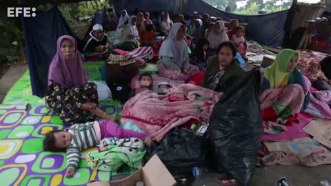 Indonesia cifra en 103 los muertos tras el terremoto de magnitud 5,6