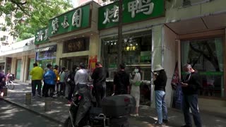 Beijing locals keep dining on duck despite COVID