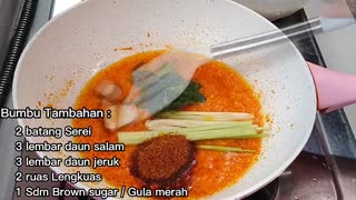 Makanan khas Indonesia (rendang Padang)