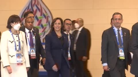 World leaders arrive at APEC group session