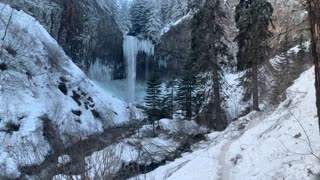 Arriving at Tamanawas Falls – Mount Hood – Oregon – 4K