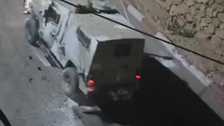 ►🚨🇮🇱⚔️🇵🇸 Residents throw stones and paint at Israeli vehicles raiding Al Tabaqa village in West Bank