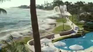 APOCALYPSE - Impressive Comet falls into the Ocean - Giant Wave TSUNAMI