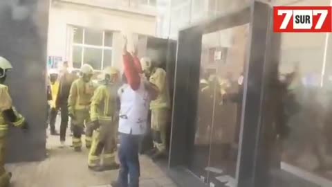 Anti-lockdown protestors in Belgium try to break into the Ministry of Health