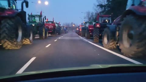 Los agricultores polacos bloquearon la importante autopista A2 en la frontera con Alemania.