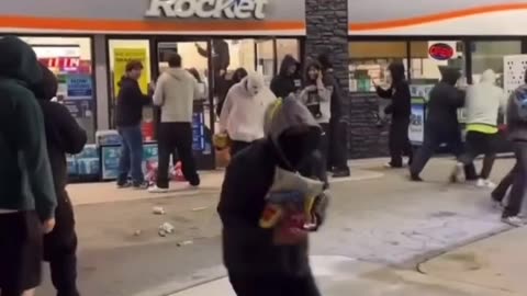 Mass looting at the Rocket gas station.
