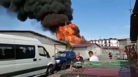 En Sochi, algo se incendió cerca del aeropuerto.