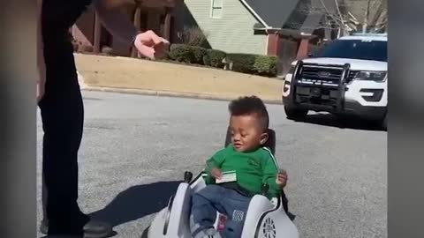 This police officer had the cutest interaction with a kid