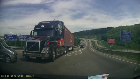 Speeding Truck Hits Brakes Right Before Collision With Oncoming Vehicle