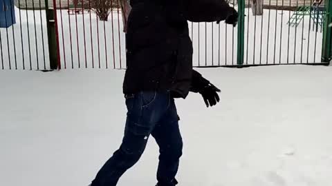 Mutual hit by snowballs