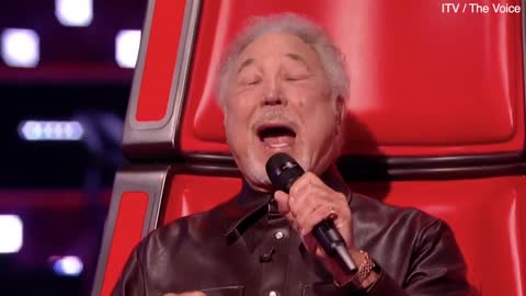 Video Moment The Voice's Tom Jones performs emotional tribute to late wife