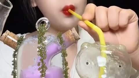 ASMR DRINKING SOUNDS EATING CRUNCHY ICE