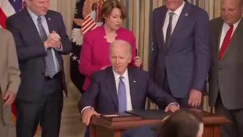 Biden SILENT As Reporters Ask Why He's Stopped Taking Questions From The Press