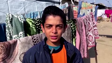 'Gaza's Newton' teen generates electricity for family tent