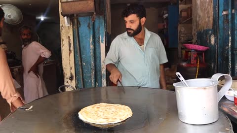 Aloo Paratha || Aloo Paratha Street Food || Pakistani Street Food